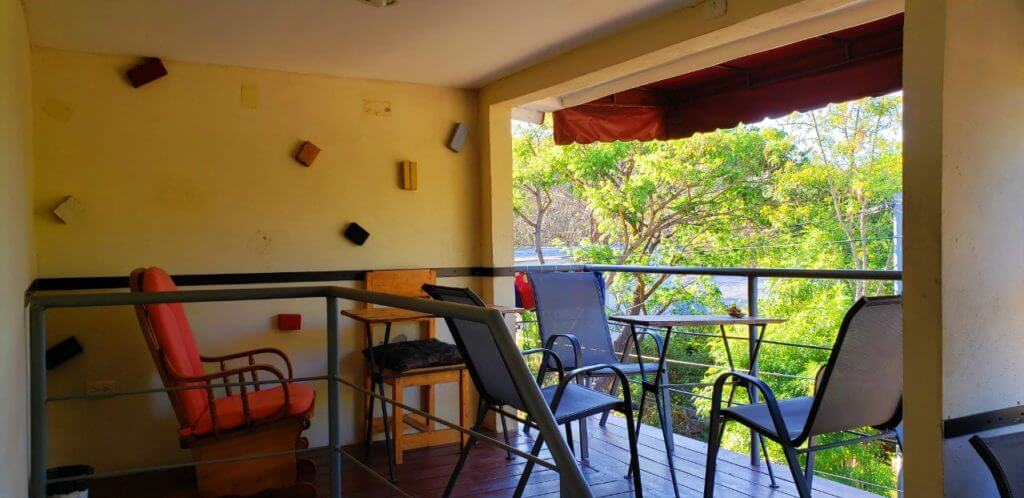 terraza abierta hostal casa mokoron